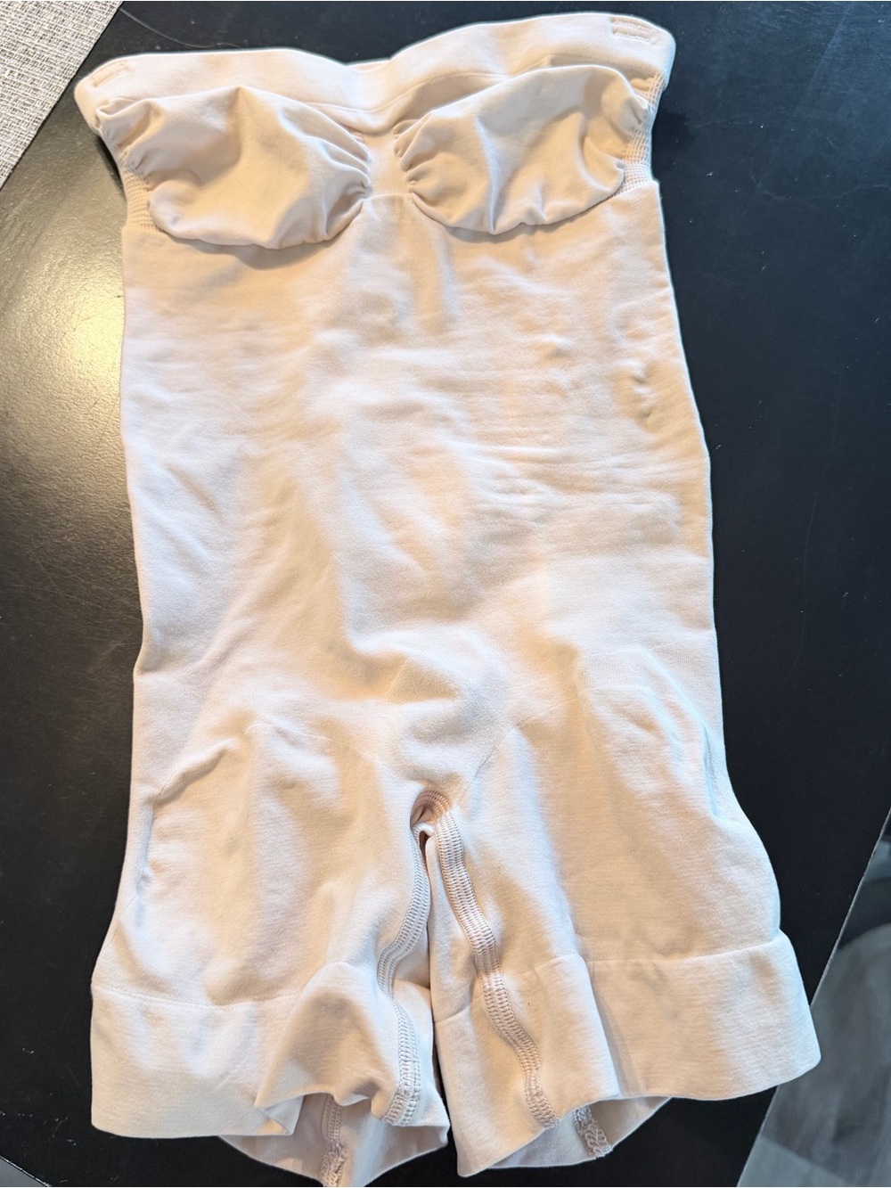 SKIMS Strapless Nude Shaping Bodyshort